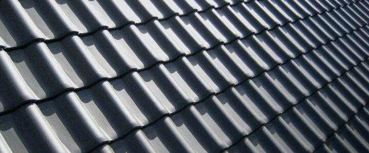 <strong>Single-Ply Roofing vs. Traditional Built-Up Roofing: Which Is Better?</strong> <strong>Single-Ply Roofing vs. Traditional Built-Up Roofing: Which Is Better?</strong>